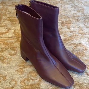 J.crew Roxie center-seam ankle boots in leather vintage Merlot
Item BA736